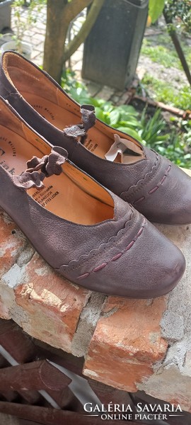 Think women's shoes - size 39/40