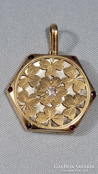14 K gold photo pendant with ruby and brill 9.12 g