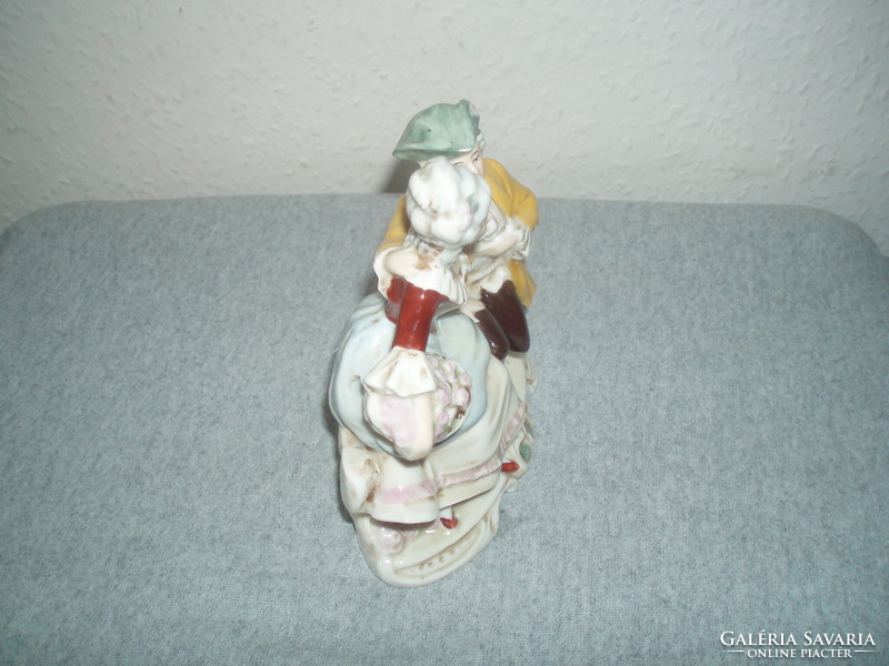 Reneszánsz pár. Antik német porcelán, kézzel festett, jelzett, szép állapotban , m: 14 cm