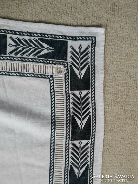 Cross stitch tablecloth (about 40 years old) size: 75 cm x 72 cm