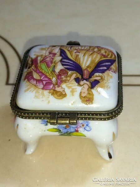 Beautiful baroque style porcelain jewelry box