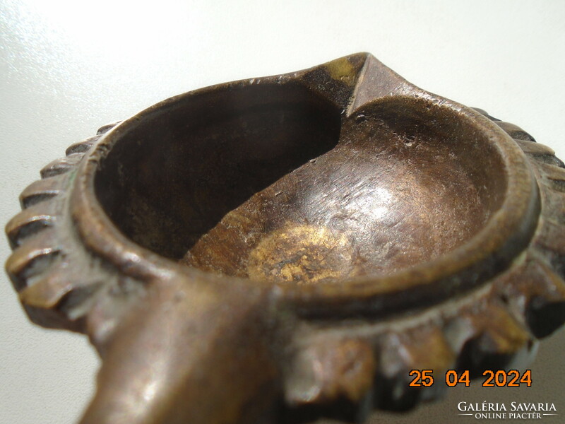 Antik patinás bronz olaj mécses