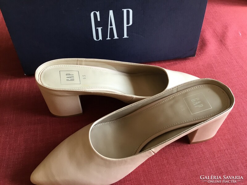 Leather slippers (size 41) Gap, new, from the USA