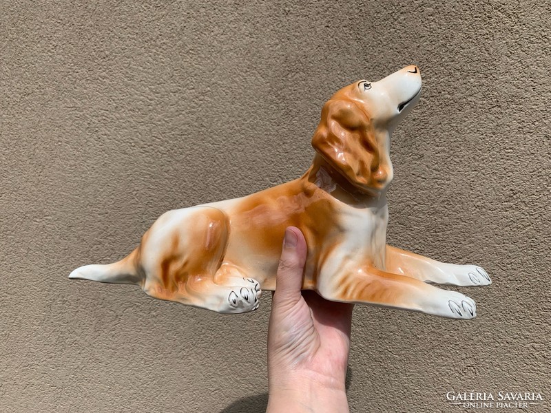 Large ceramic dog, 35 x 17 cm.