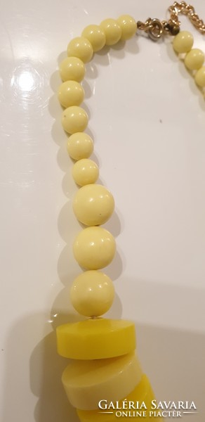 Old yellow chain