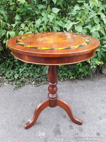 Inlaid small table.
