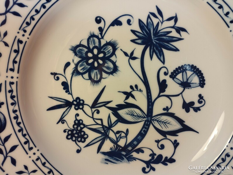 Gyönyörű német hagymamintás porcelán nagy mély kínáló tál, tányér, 2 db