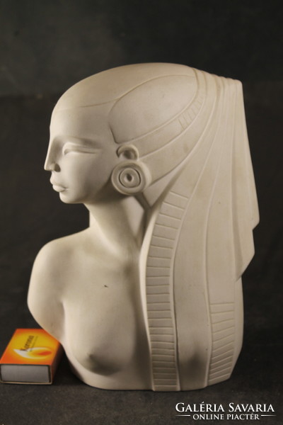 Female semi-naked porcelain statue 945