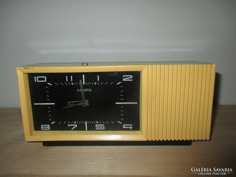 Soviet, Nairi musical alarm clock