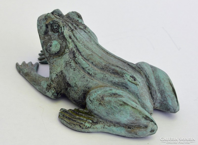 Metal frog, garden ornament or paperweight, animal representation