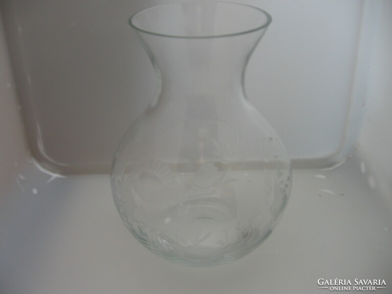 Sphere vase of polished floral glass