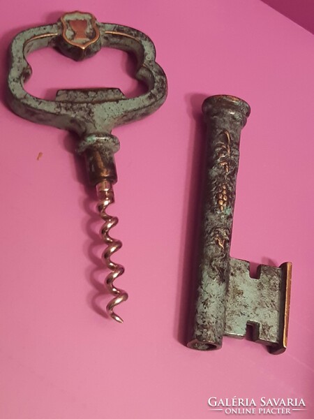 Key-shaped corkscrew