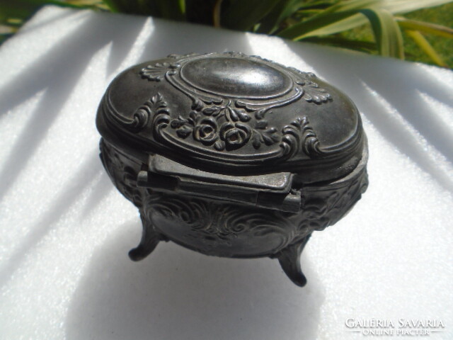 Very antique baroque jewelry box 352 grams 10 x 8 cm patinated metal