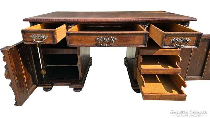A818 Antik,frissen felújított,dúsan faragott  reneszánsz stílusú íróasztal