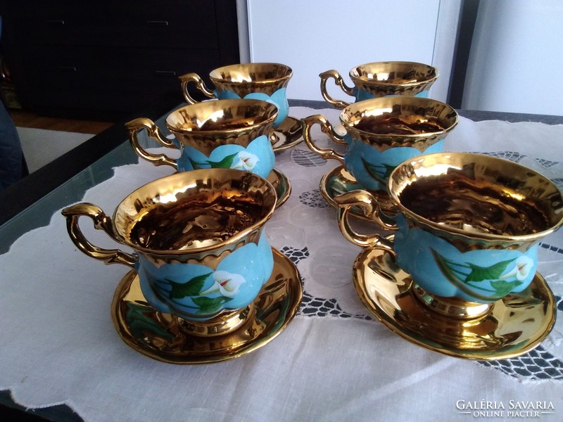 Rendkívül látványos porcelán kék - arany teás-capuccinós készlet, gyönyörű kála mintával!