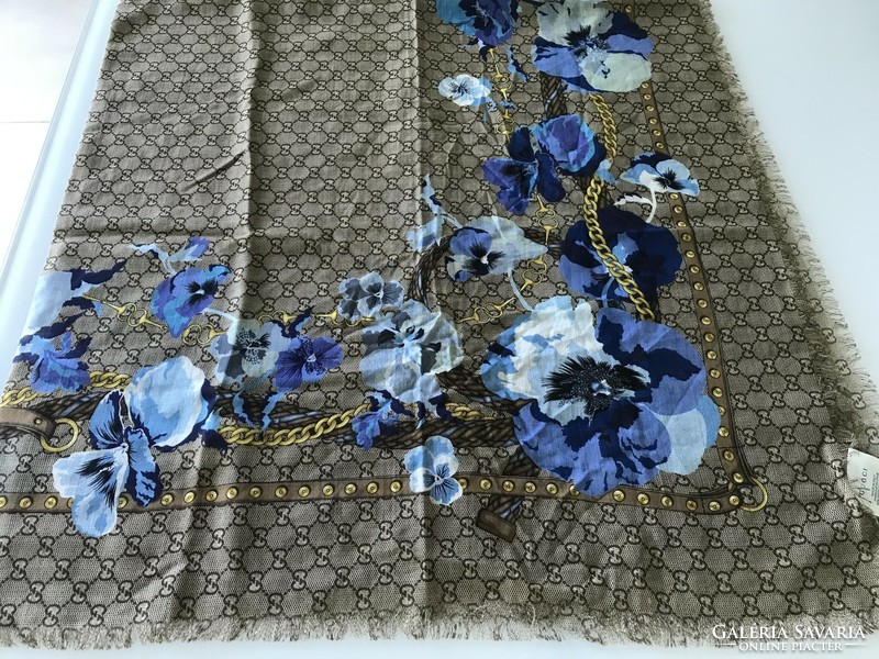 Gucci kendő kék virágokkal, 140 x 140 cm, 100% gyapjú, új!