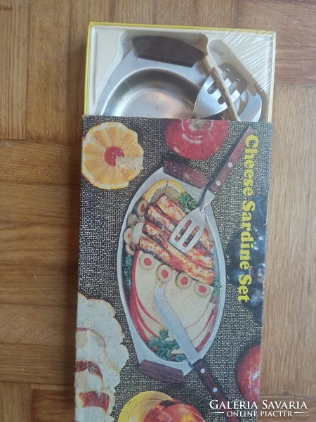 Rare retro 1970s cheese / sardine set in unopened packaging!!