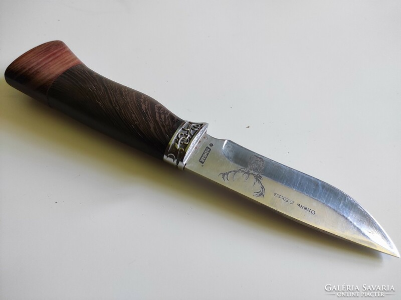 Engraved hunting dagger in leather case