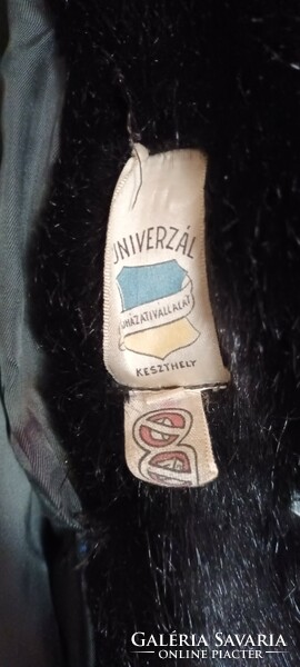 Vintage Univerzál ruházati vállalat Keszthely.műszőrme bunda.Min 50 éves.