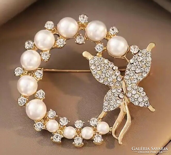 Brooch, brooch bro259 - golden butterfly with pearl wreath approx. 45mm
