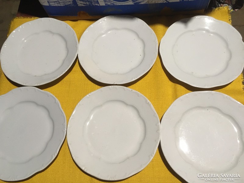 Zsolnay lapos tányérok