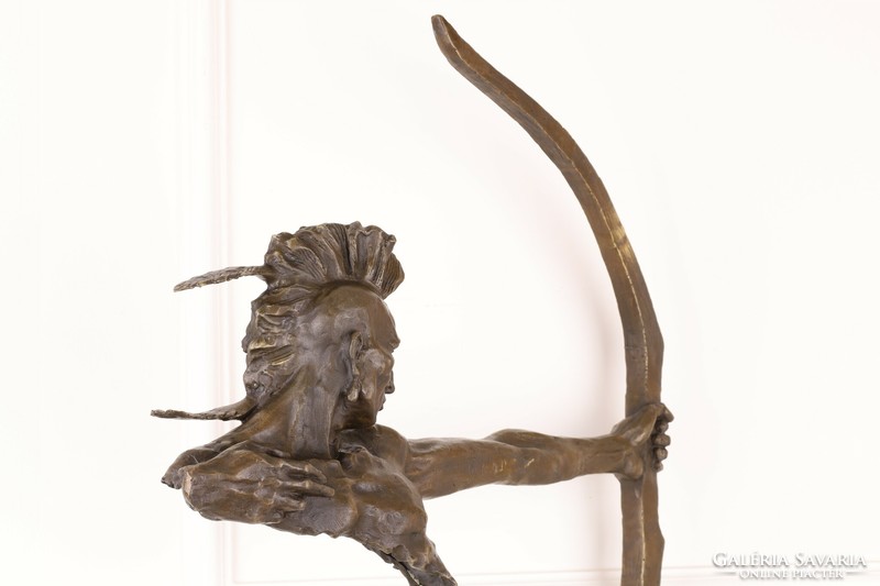 Bronz indián íjász szobor nagyméretű