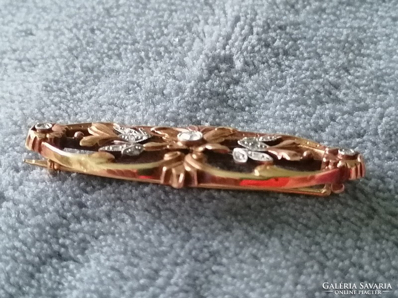 Antique brilliant stone 18 carat gold brooch