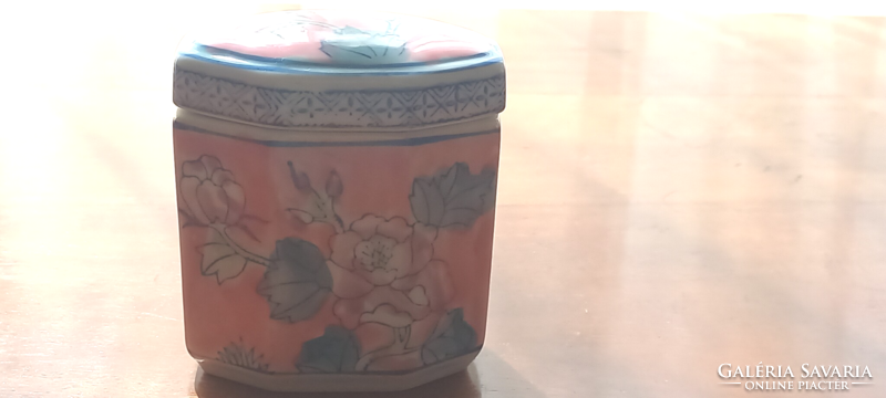 Ceramic bonbonier/jewelry holder octagonal, flower pattern