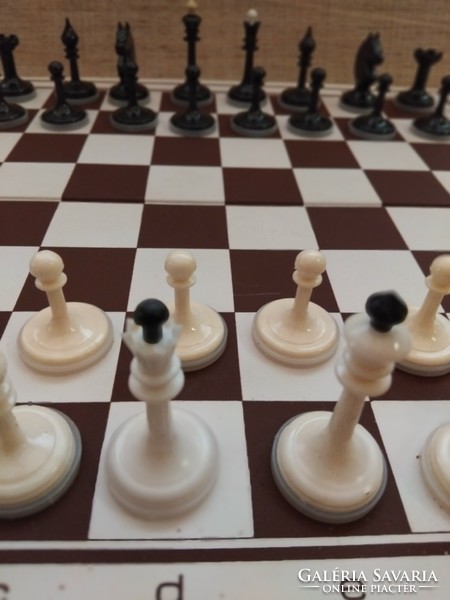 Retro szép állapotú Orosz sakk készlet táblával