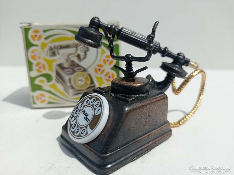 Playme pencil sharpener in the shape of a dial phone