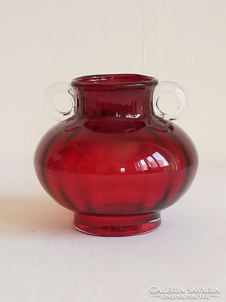 Régi különleges gyönyörű mély sötét bíbor vörös piros dekor üveg füles kis váza 9 cm