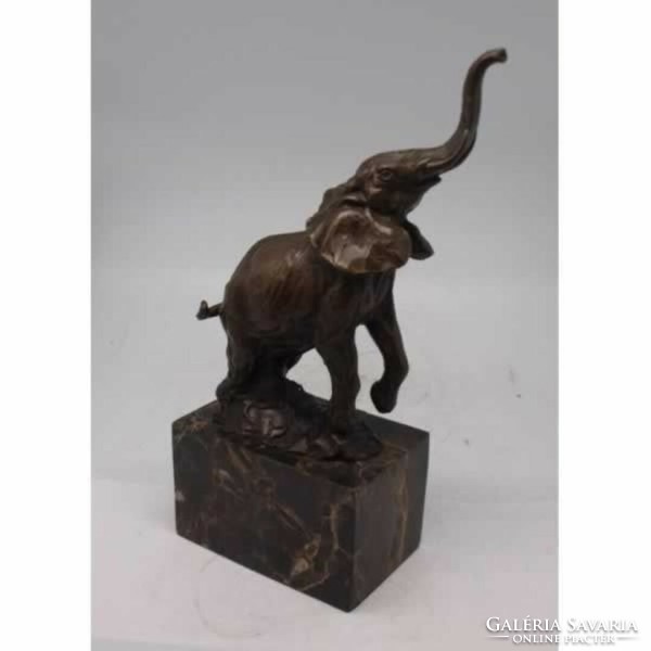 Bronze statue of an elephant (795)