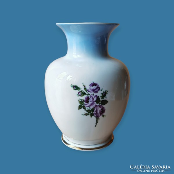 Hollóházi porcelán váza ibolya virágmintás díszítéssel