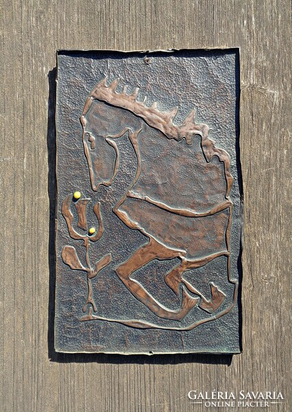 Ló virággal, bronz falikép