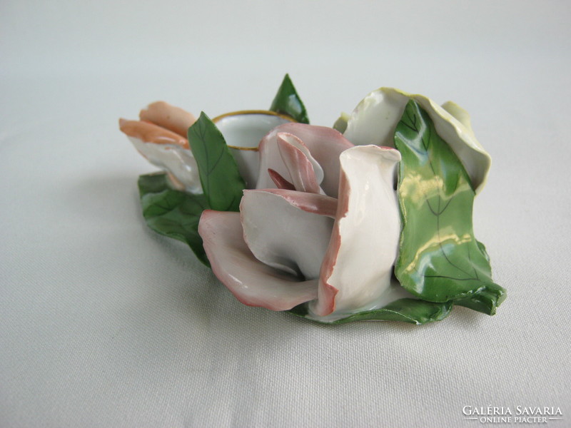 Aquincumi porcelán rózsa gyertyatartó