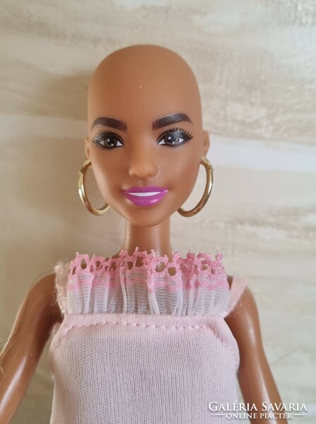 2 öltözet ruhával eredeti Mattel Barbie baba Indonézia 2015