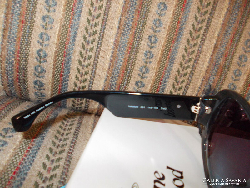 Új  Vivienne Westwood  unisex napszemüveg .