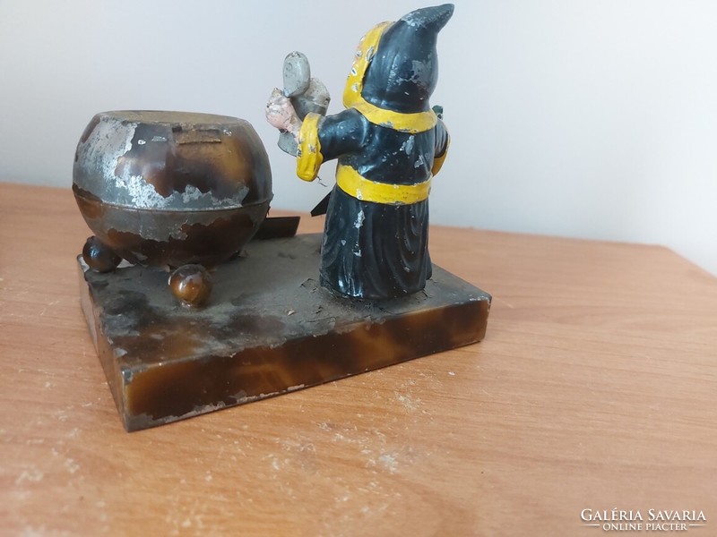 (K) small metal statue souvenir from Munich.