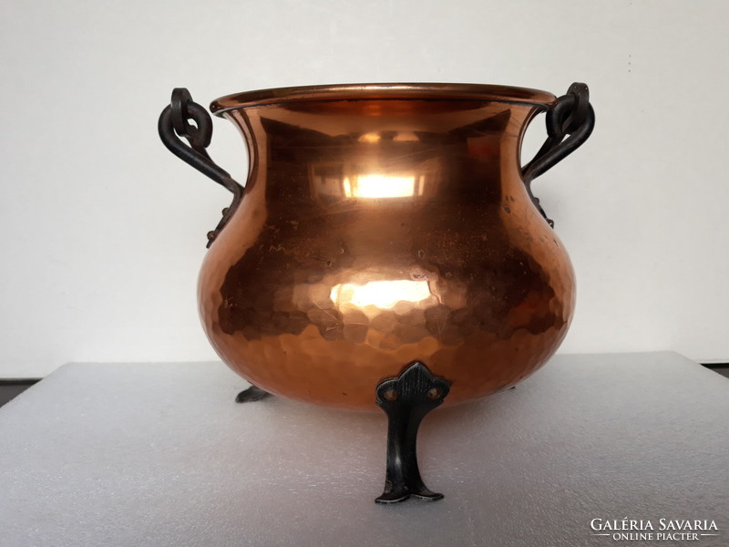 Large old hammered red copper cauldron / cauldron with wrought iron legs and tongs