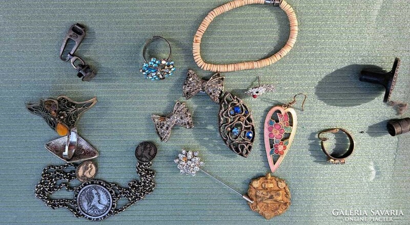 Collection of antique jewelry trinkets for repair or replacement, 13 pieces.
