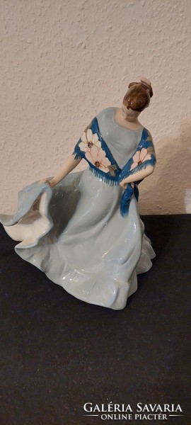 Royal dux- Ritka kendős táncos lány, nagy méretű porcelán figura eladó