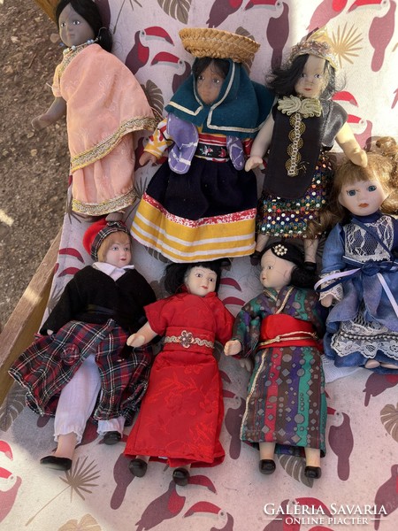 7 porcelain dolls about 20 cm!