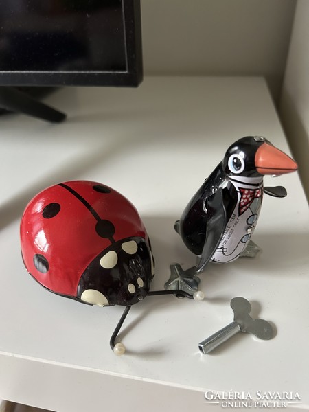 Metal pull-up ladybug and penguin