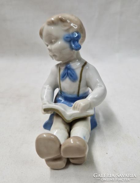 Régi német porcelán Olvasó kislány figura hibátlan állapotban 10 cm.