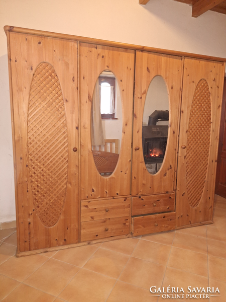Natúr fenyőfa 4 ajtós (kettő tükrös) hálószoba szekrény és franciaágy