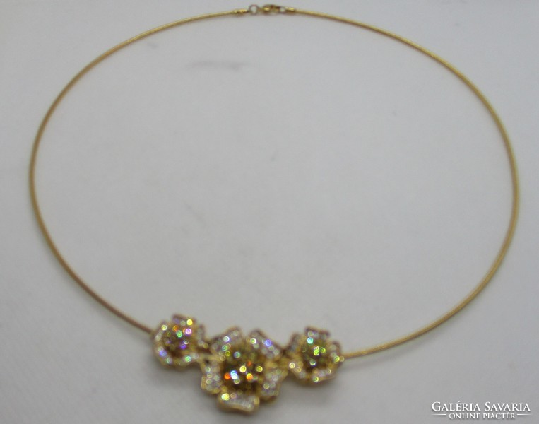 Beautiful antique rigid necklace with a floral pendant part