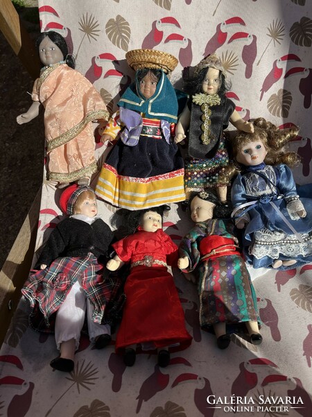 7 porcelain dolls about 20 cm!