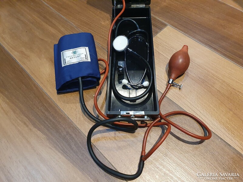 Retro orvosi eszköz higanyos vérnyomásmérő működik periszkóppal :) fonendoszkóp