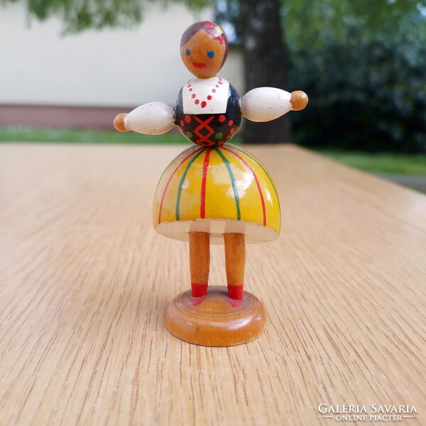 Traditional, painted, carved wooden girl (8 cm.)