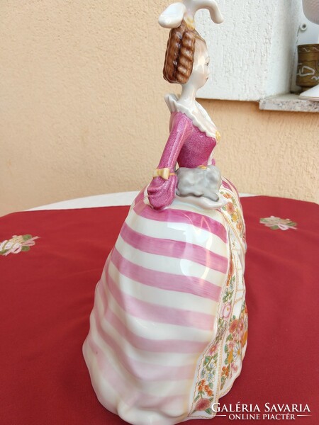 Lady in a large raven house baroque dress, with a cat, 32 cm, perfect, now without a minimum price,